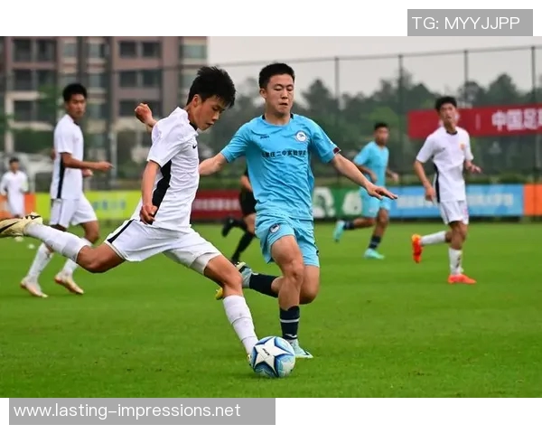 南京足球队的灵活战术解析与球队发展新动向探讨