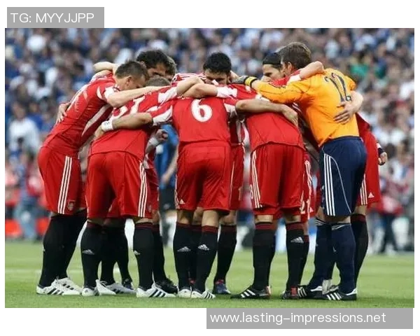 帅气与实力并存的足球明星们引领潮流风尚与竞技巅峰