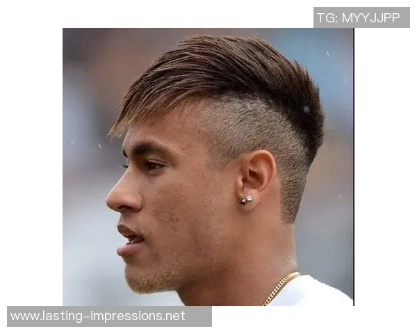 当年足球明星的发型回顾与风格演变探讨 当年足球明星的发型回顾与风格演变探讨