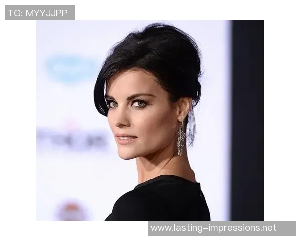 足球明星佩戴的奢华珠宝揭秘与时尚搭配技巧分享 足球明星佩戴的奢华珠宝揭秘与时尚搭配技巧分享